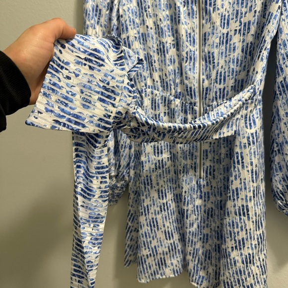 Alice + Olivia Molli Belted Floral Mini Wrap Dress Forget Me Not Antique Size 2 - Picture 8 of 15